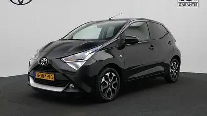 Donker zwart metallic Occasion 2022 Toyota Aygo Hatchback | € 13.980 (Eerlijke prijs)