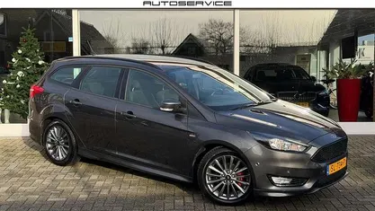 Grijs Occasion 2018 Ford Focus ST-Line Stationwagen | € 11.749 (Goede deal)