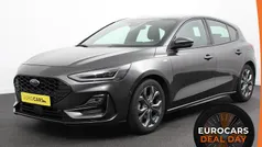 Grijs Gebruikt 2023 Ford Focus ST-Line Hatchback | € 24.885 (Eerlijke prijs)