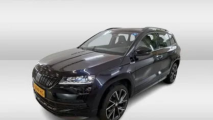 Zwart (metallic) Gebruikt 2020 Skoda Karoq Business Line SUV | € 25.950 (Eerlijke prijs)