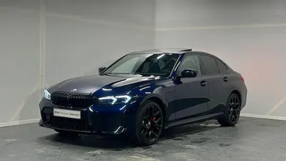 Blauw Occasion 2025 BMW 330e Executive Sedan | € 53.880 (Eerlijke prijs)