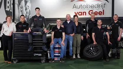 Zwart Occasion 2017 Volvo V40 Momentum Hatchback | € 16.295 (Eerlijke prijs)