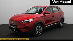 Rood Gebruikt 2023 MG ZS Comfort Sedan | € 21.995 (Eerlijke prijs)