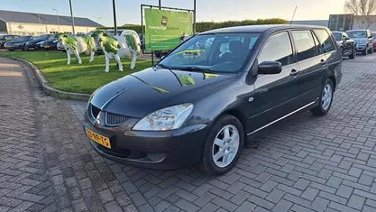 Grijs Occasion 2004 Mitsubishi Lancer Comfort Edition Stationwagen | € 1.699 (Eerlijke prijs)