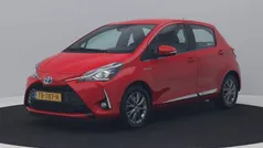 Rood, metallic lak Gebruikt 2018 Toyota Yaris Hybrid Plus Hatchback | € 13.900 (Super prijs)
