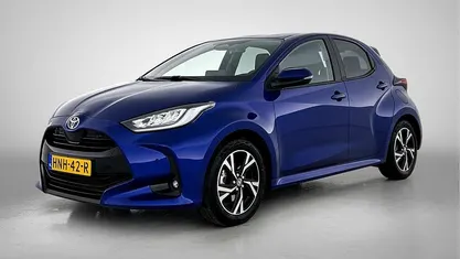 Blauw Occasion 2025 Toyota Yaris Hybrid Hatchback | € 26.745 (Eerlijke prijs)