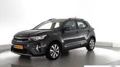 Grijs, metallic lak Gebruikt 2023 Kia Stonic SUV | € 19.650 (Goede deal)