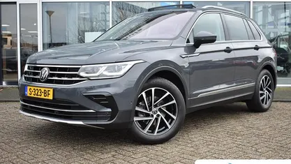 Grijs Occasion 2023 VW Tiguan Elegance SUV | € 32.795 (Super prijs)