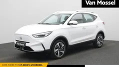 Wit Gebruikt 2023 MG ZS Comfort Sedan | € 21.995 (Eerlijke prijs)