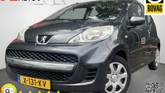 Grijs Gebruikt 2010 Peugeot 107 Urban Move Hatchback | € 2.945 (Eerlijke prijs)