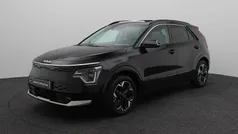 Zwart, metallic lak Gebruikt 2023 Kia e-Niro SUV | € 33.940 (Eerlijke prijs)