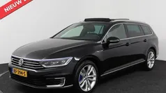 Zwart, metallic lak Gebruikt 2016 VW Passat Highline Stationwagen | € 24.800 (Eerlijke prijs)
