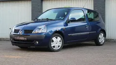 Blauw Gebruikt 2002 Renault Clio II Hatchback | € 1.999 (Eerlijke prijs)