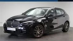 Saphirschwarz Gebruikt 2021 BMW 118 Executive Hatchback | € 24.950 (Eerlijke prijs)