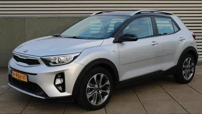 (b4s) silky silver/black m Occasion 2020 Kia Stonic SUV | € 13.750 (Eerlijke prijs)