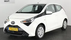 Wit Gebruikt 2020 Toyota Aygo X-play Hatchback | € 9.400 (Eerlijke prijs)