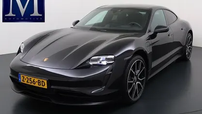 Zwart (metallic) Gebruikt 2023 Porsche Taycan Performance Package Sedan | € 64.440 (Eerlijke prijs)