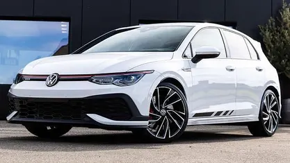 Wit Occasion 2022 VW Golf Sedan | € 33.950 (Goede deal)