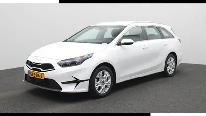 Wit Gebruikt 2024 Kia Ceed Hatchback | € 26.440 (Eerlijke prijs)