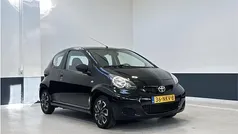 Zwart Gebruikt 2010 Toyota Aygo Hatchback | € 3.949 (Eerlijke prijs)