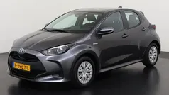 Grijs Gebruikt 2021 Toyota Yaris Hybrid Active Hatchback | € 19.945 (Eerlijke prijs)