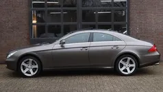 Beige (metallic) Gebruikt 2005 Mercedes CLS500 Sedan | € 11.350 (Eerlijke prijs)