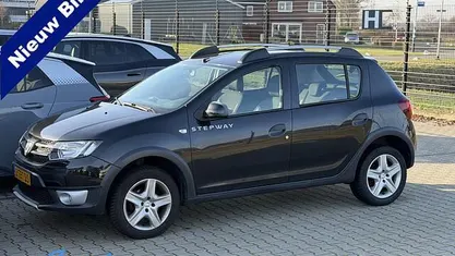 Occasion 2014 Dacia Sandero Lauréate Hatchback | € 4.945 (Eerlijke prijs)