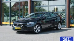 Zwart Gebruikt 2016 Volvo V40 Stationwagen | € 15.494 (Eerlijke prijs)