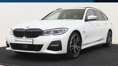 Alpinweiss iii Gebruikt 2022 BMW 330e Executive Stationwagen | € 40.950 (Eerlijke prijs)