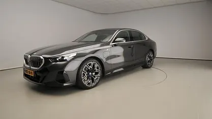 Gebruikt 2025 BMW 530e M Sport Sedan | € 61.900 (Goede deal)
