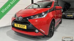 Rood Gebruikt 2016 Toyota Aygo X-wave Hatchback | € 8.940 (Eerlijke prijs)
