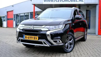 Zwart Occasion 2021 Mitsubishi Outlander SUV | € 16.950 (Eerlijke prijs)