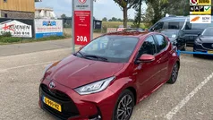 Rood Gebruikt 2021 Toyota Yaris Hybrid Hatchback | € 18.950 (Eerlijke prijs)