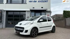 Wit Gebruikt 2010 Peugeot 107 Urban Move Hatchback | € 3.950 (Eerlijke prijs)