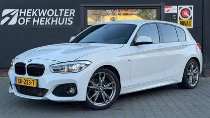 Wit Gebruikt 2019 BMW 118 Shadowline Hatchback | € 16.950 (Eerlijke prijs)