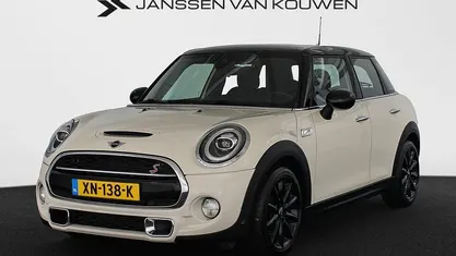 Wit Occasion 2019 Mini Cooper S Chili Hatchback | € 20.885 (Eerlijke prijs)