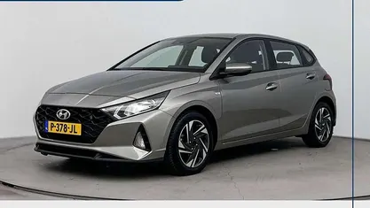 Brass metallic (r3w) Occasion 2022 Hyundai i20 Comfort Hatchback | € 15.399 (Eerlijke prijs)