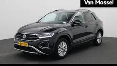 Zwart Gebruikt 2022 VW T-Roc Life SUV | € 23.900 (Eerlijke prijs)