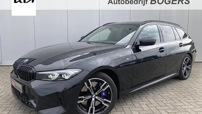 Zwart Gebruikt 2024 BMW 330 M Sport Stationwagen | € 46.440 (Eerlijke prijs)