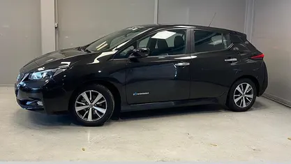 Zwart (metallic) Gebruikt 2021 Nissan Leaf Acenta Hatchback | € 14.400 (Eerlijke prijs)