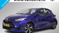 Blauw Gebruikt 2024 Toyota Yaris Hybrid Edition Hatchback | € 25.745 (Eerlijke prijs)