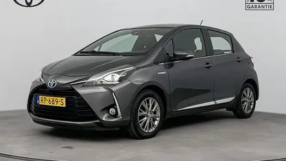 Occasion Toyota Yaris Hybrid Executive 99 PK (72 kW) 2018 Grijs Hatchback