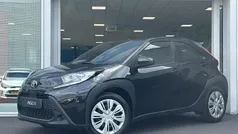 Gebruikt 2025 Toyota Aygo Play Hatchback | € 21.845 (Eerlijke prijs)