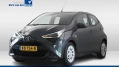 Grijs, metallic lak Gebruikt 2018 Toyota Aygo X-play Hatchback | € 7.950 (Eerlijke prijs)