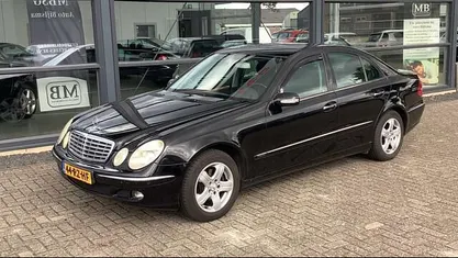Zwart Gebruikt 2005 Mercedes E220 Elegance Sedan | € 3.499 (Eerlijke prijs)