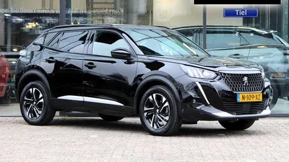 Zwart Occasion 2022 Peugeot 2008 GT SUV | € 21.987 (Eerlijke prijs)