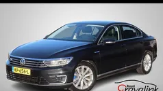 Zwart Gebruikt 2016 VW Passat Highline Sedan | € 17.845 (Goede deal)