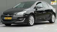 Zwart Gebruikt 2017 Opel Astra Sedan | € 9.940 (Eerlijke prijs)