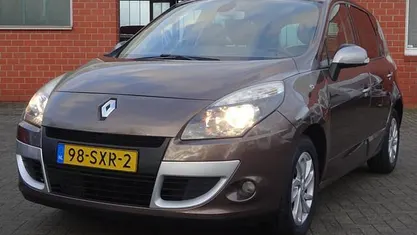 Bruin (metallic) Occasion 2012 Renault Scénic III MPV | € 4.250 (Super prijs)