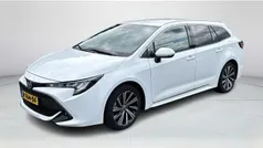 Wit Gebruikt 2022 Toyota Corolla Business Edition Stationwagen | € 23.945 (Eerlijke prijs)
